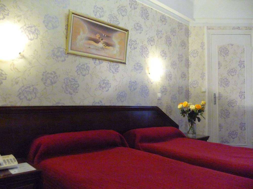 Hôtel Ambassadeur - Room