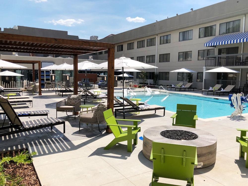 DoubleTree Suites by Hilton Nashville Airport - Outdoor Pool