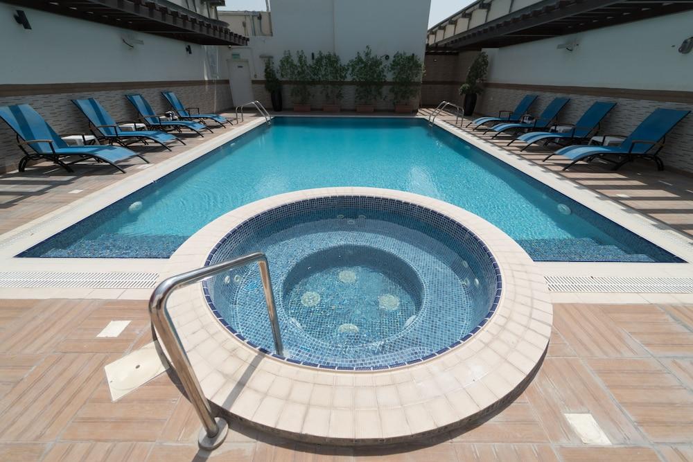 غولدن توليب وسط مدينة أبو ظبي - Rooftop Pool