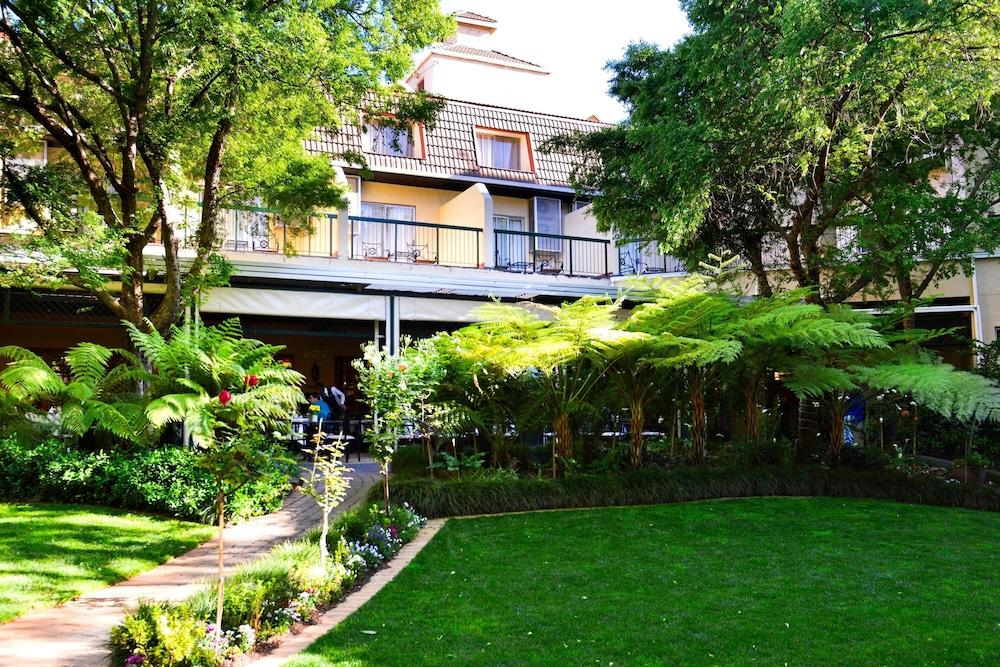 Protea Hotel by Marriott Johannesburg Balalaika Sandton - Exterior