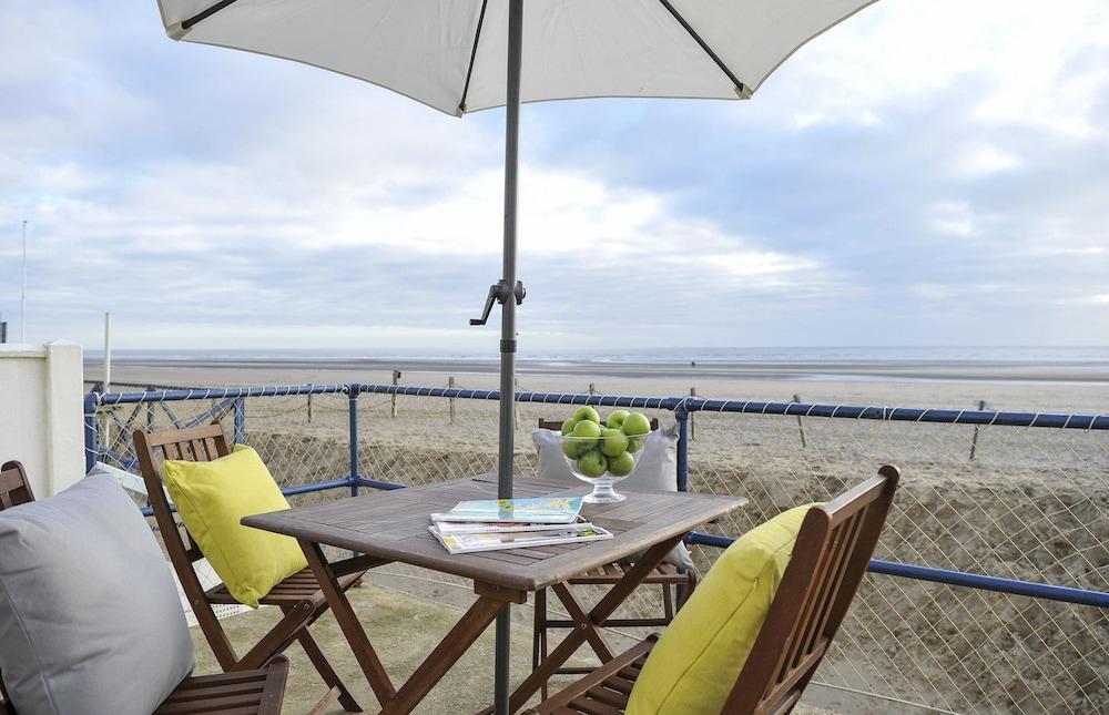 Stowaway Beach House Camber Sands - Featured Image
