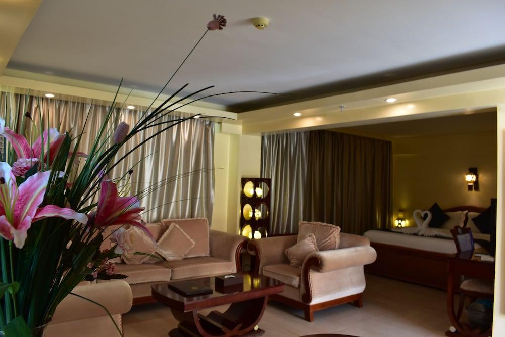 Golden Phoenix Hotel Boracay - Interior