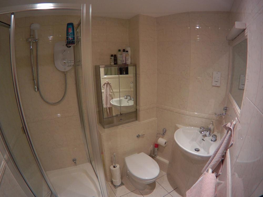 Tower Hill Studio Appartment - Bathroom