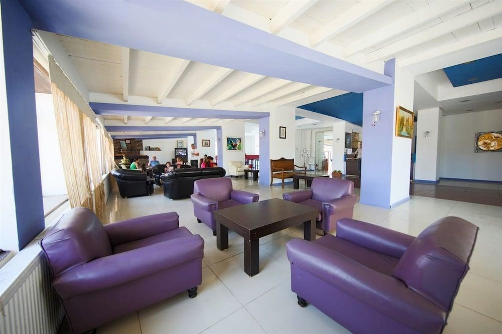 Mardia Beach Hotel - Lobby Sitting Area