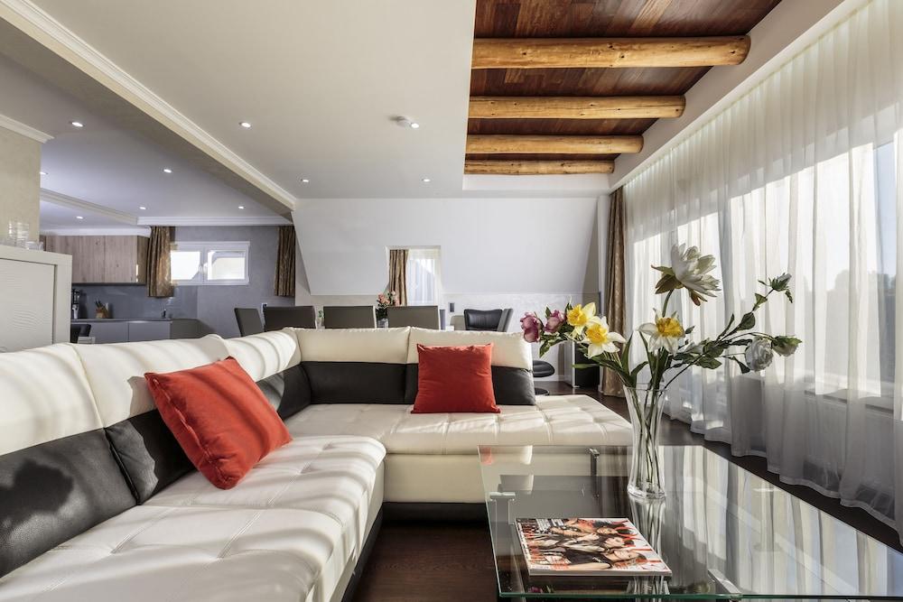 The Queen Luxury Apartments Villa Vinicia - Featured Image