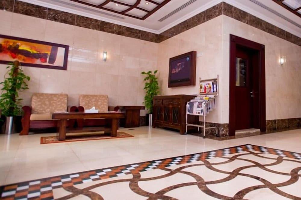 Icon Hotel Apartments - Lobby Sitting Area