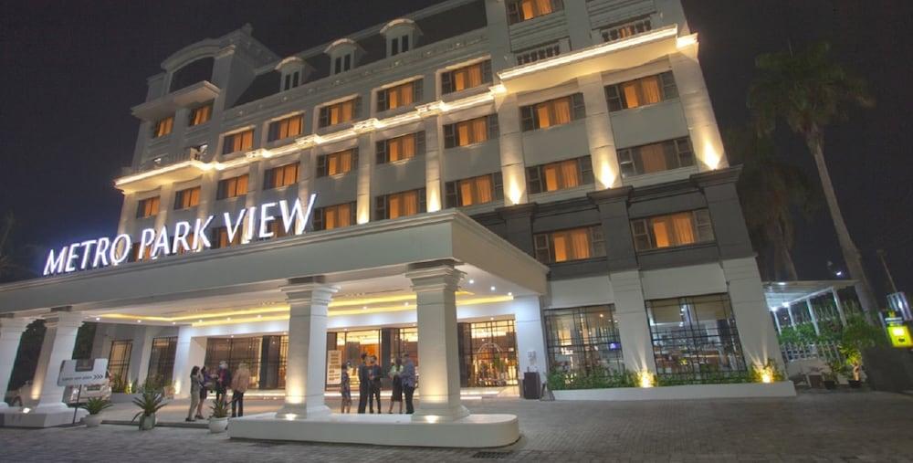 Metro Park View Hotel Kota Lama Semarang - Exterior