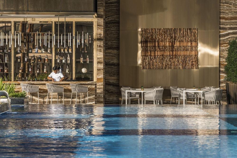 Four Seasons Hotel Kuala Lumpur - Outdoor Pool