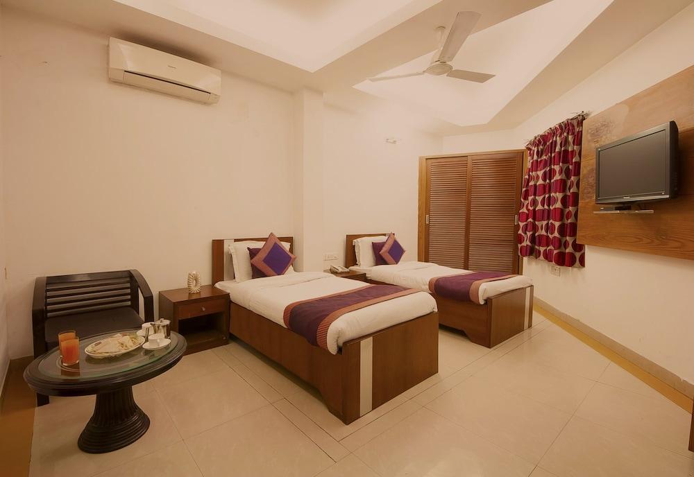 Hotel Delhi 37 - Room