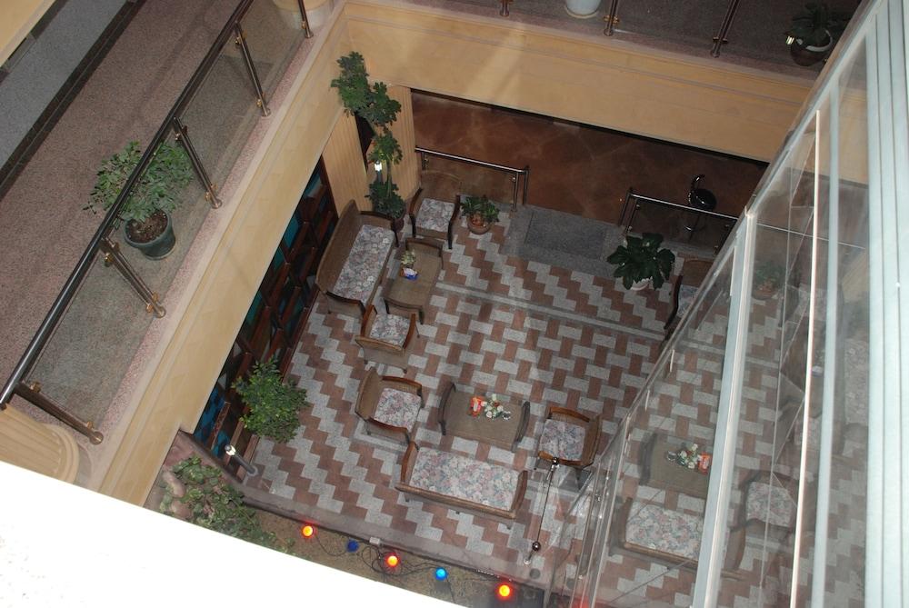 Asemah Hotel - Lobby Sitting Area