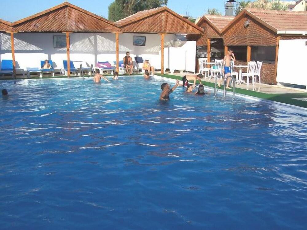 Baba Motel - Outdoor Pool