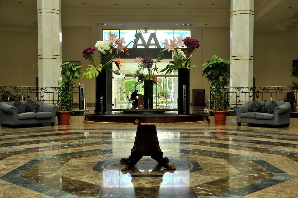 Grand Oasis Resort - Interior Entrance
