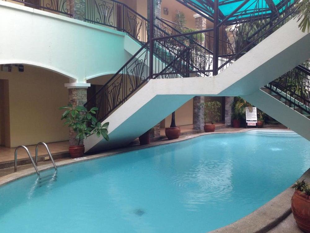 Bayfront Hotel Subic - Outdoor Pool