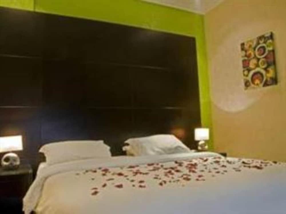 Almakan Hotel 105 - Room