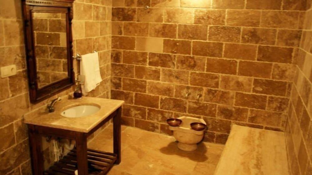 Akyol Hotel - Bathroom