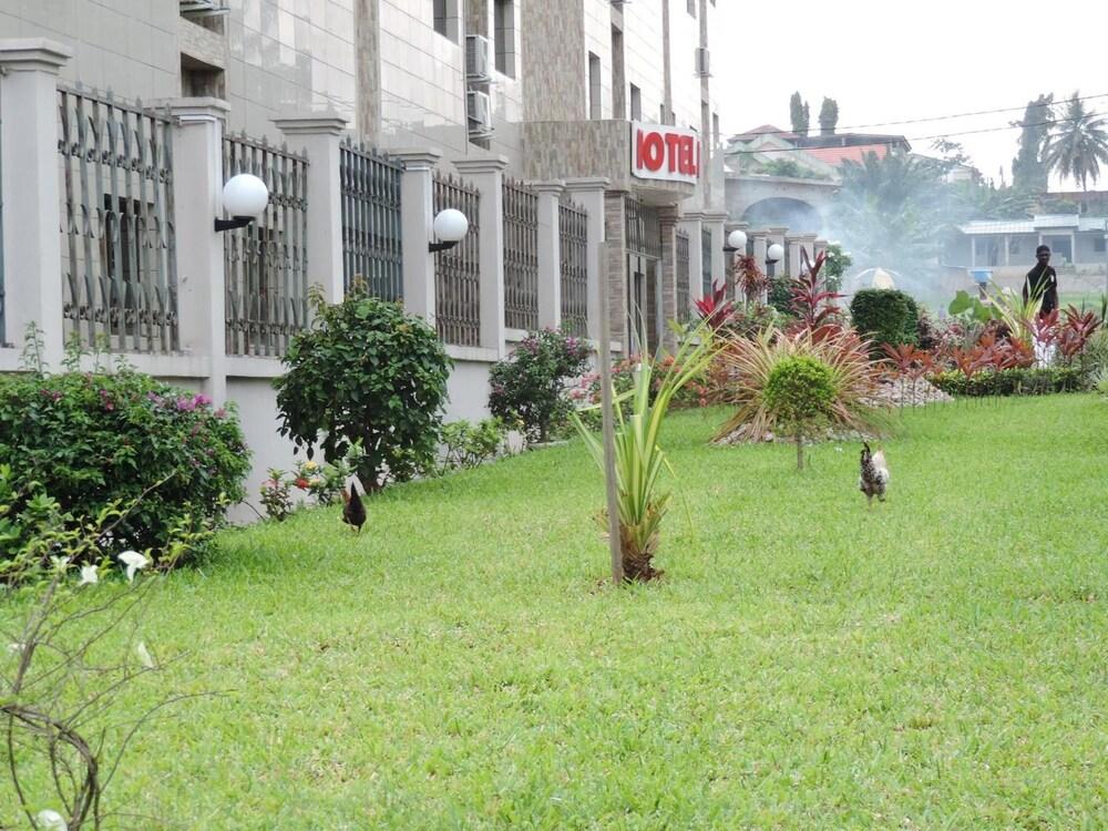 Hotel Djigui - Property Grounds