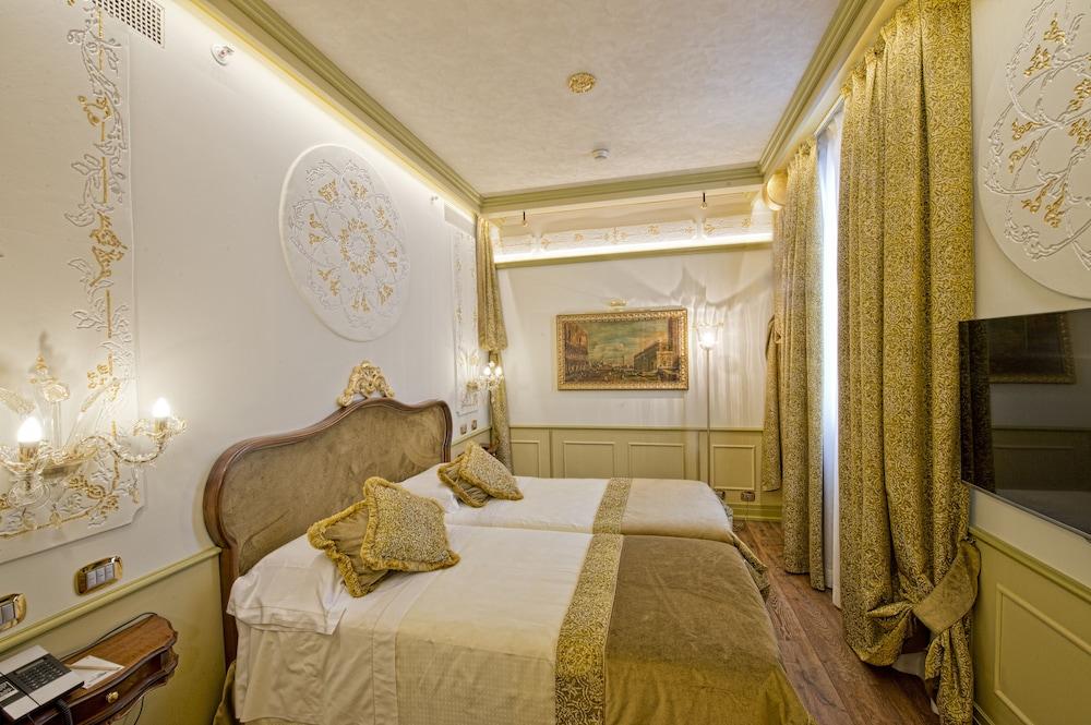 Hotel Monaco & Grand Canal - Room