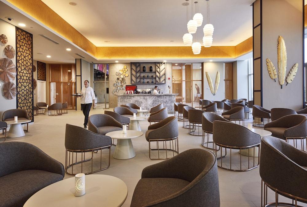 منتجع شاطئ ريو دبي - بسعر شامل جميع الخدمات - Lobby Lounge