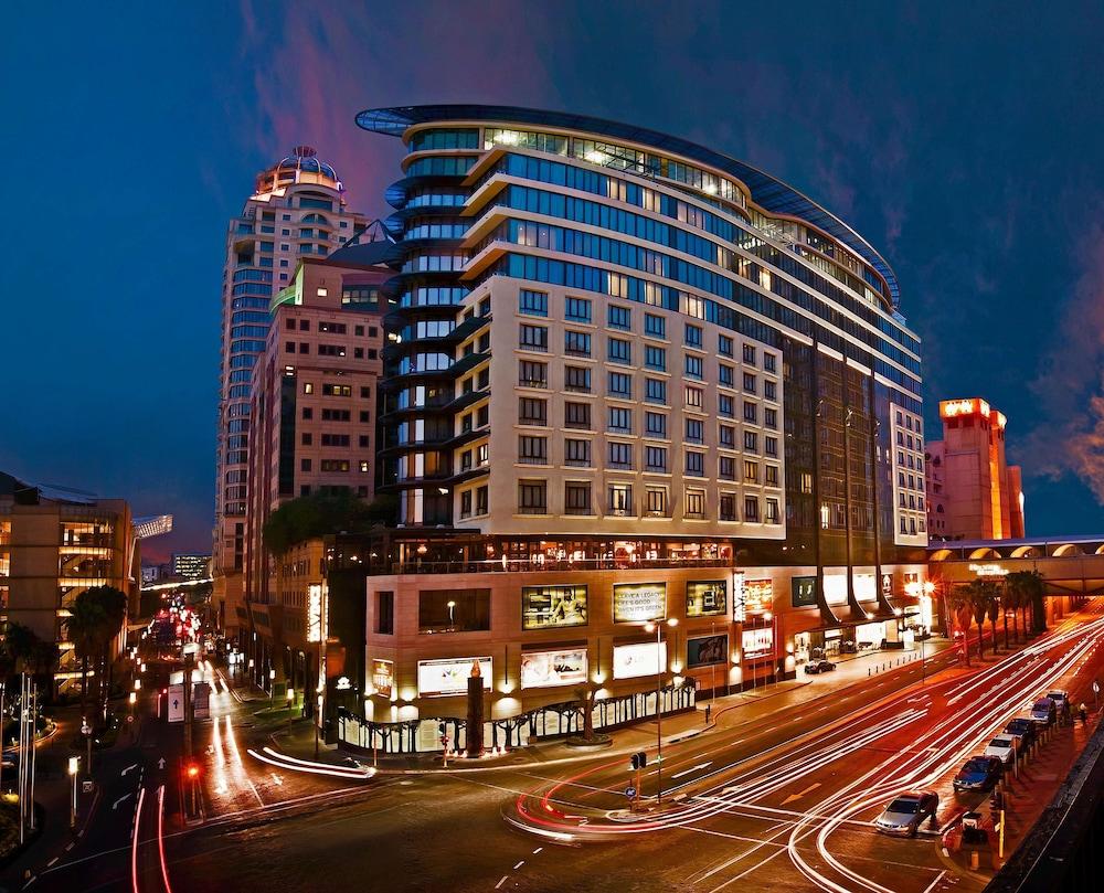 Davinci Hotel And Suites On Nelson Mandela Square - Exterior