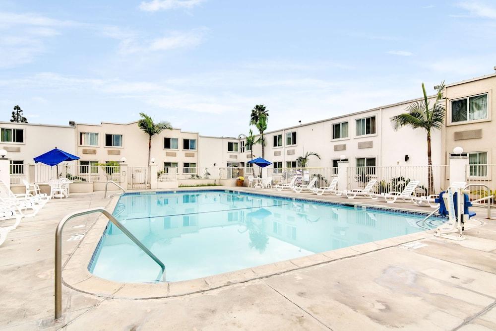Motel 6 Carson, CA - Featured Image