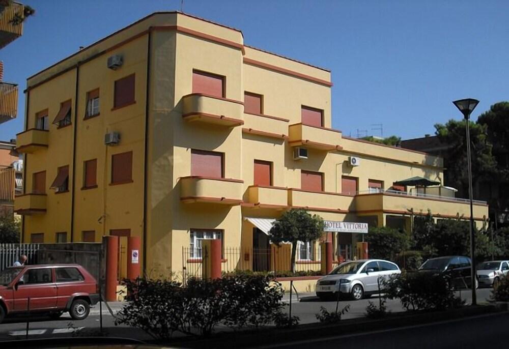 Albergo e Residence Vittoria - Featured Image