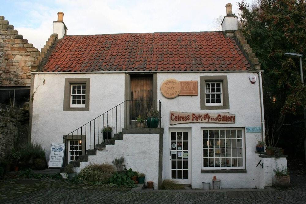Remarkable 2-bed Apartment in Culross - Exterior