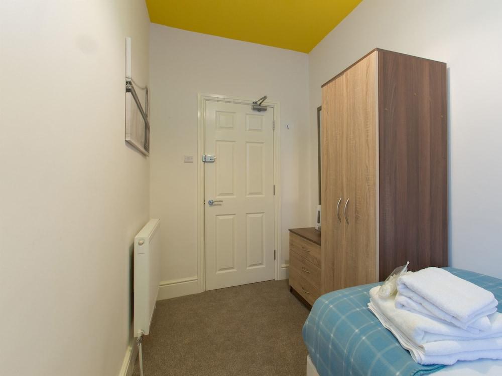 Crewe Rooms West Avenue - Room