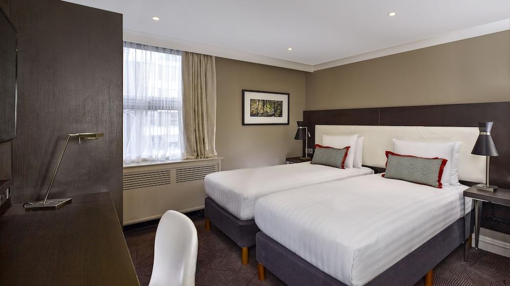 DoubleTree by Hilton London - Ealing Hotel - Room