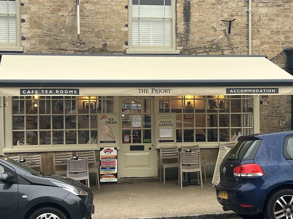 Priory Tearooms Burford With Rooms - Exterior