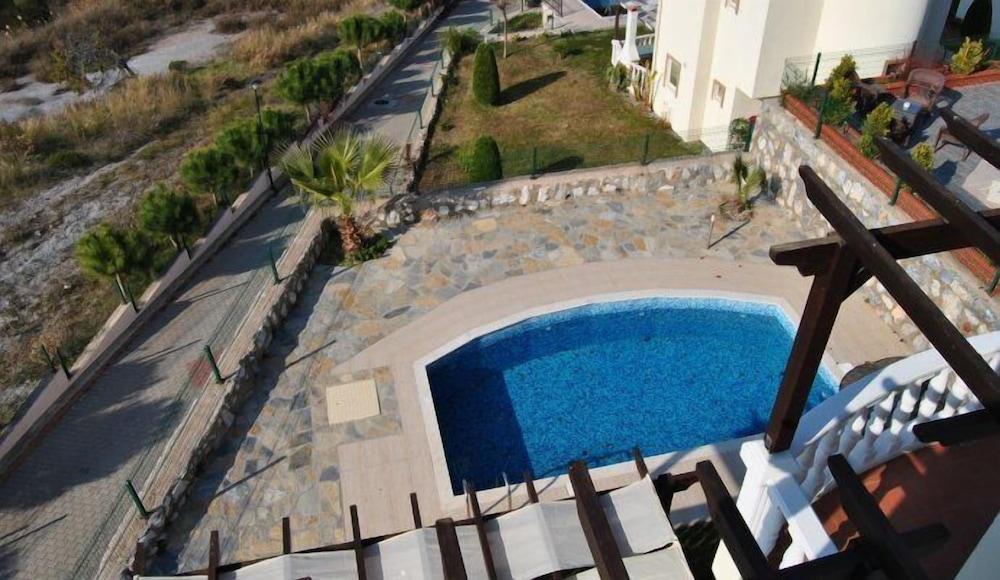 Turquoise Residence 3 Bedrooms with Pool - Outdoor Pool
