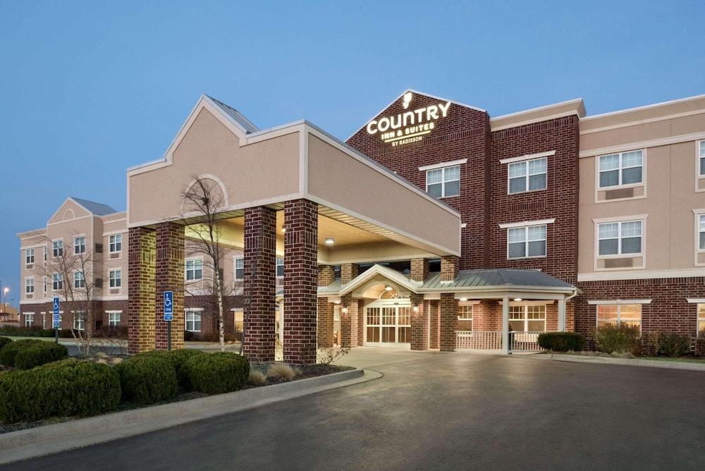 Country Inn & Suites by Radisson, Kansas City at Village West, KS - Featured Image