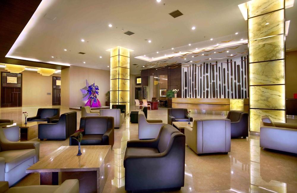 ASTON Jember Hotel & Conference Center - Lobby Sitting Area