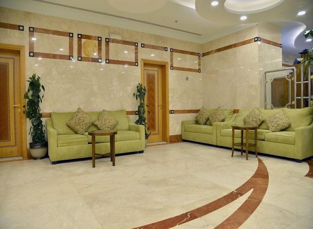 Nozol Royal Inn Hotel - Lobby Sitting Area