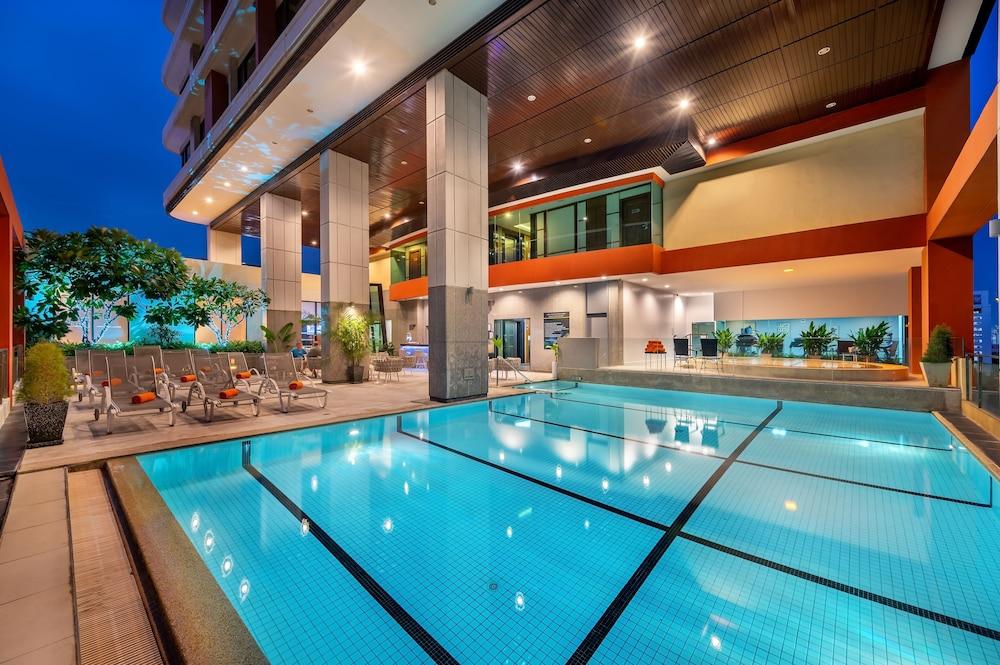 Bandara Silom Suites - Pool