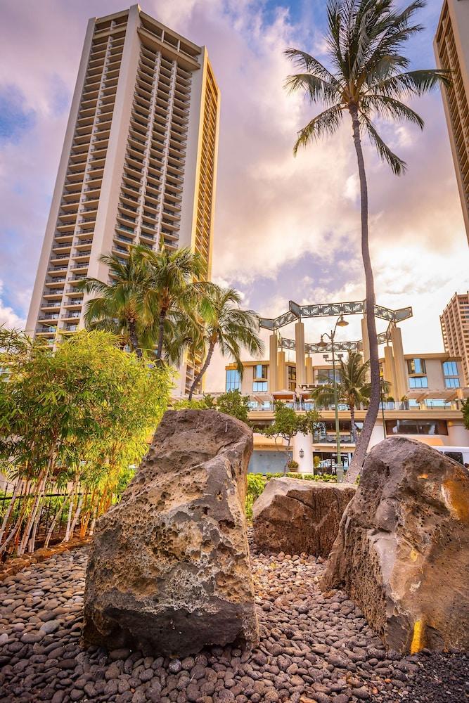 Hyatt Regency Waikiki Beach Resort & Spa - Exterior