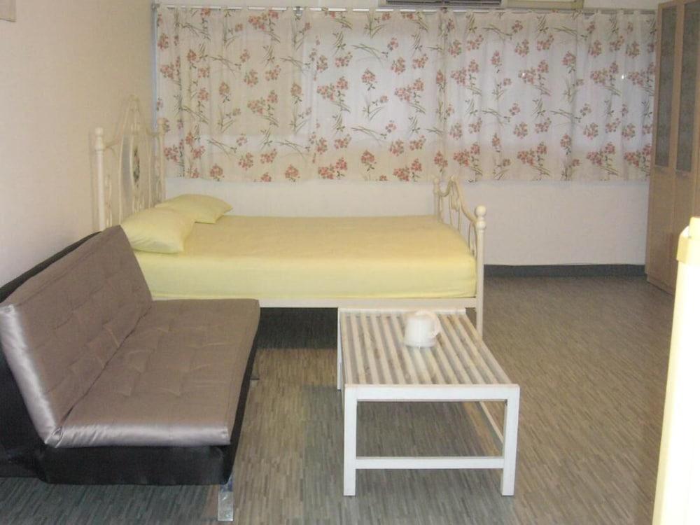 Room in Guest Room - Chan Kim Don Mueang Guest House, Located in Pak Kret - Featured Image