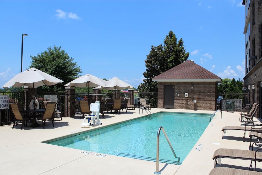 Wingate by Wyndham Columbia / Lexington - Outdoor Pool