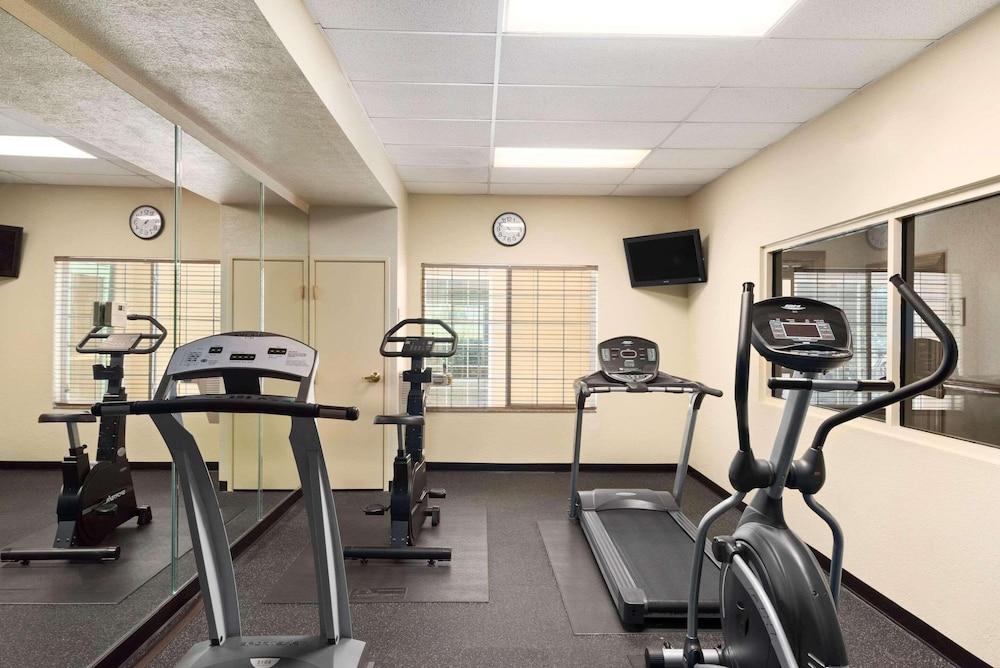 Country Inn & Suites by Radisson, Paducah, KY - Fitness Facility