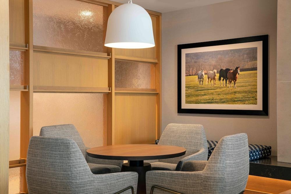 Fairfield Inn & Suites by Marriott Lewisburg - Lobby Lounge