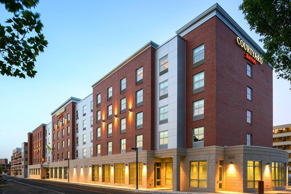 Courtyard by Marriott Edgewater NYC Area - Exterior