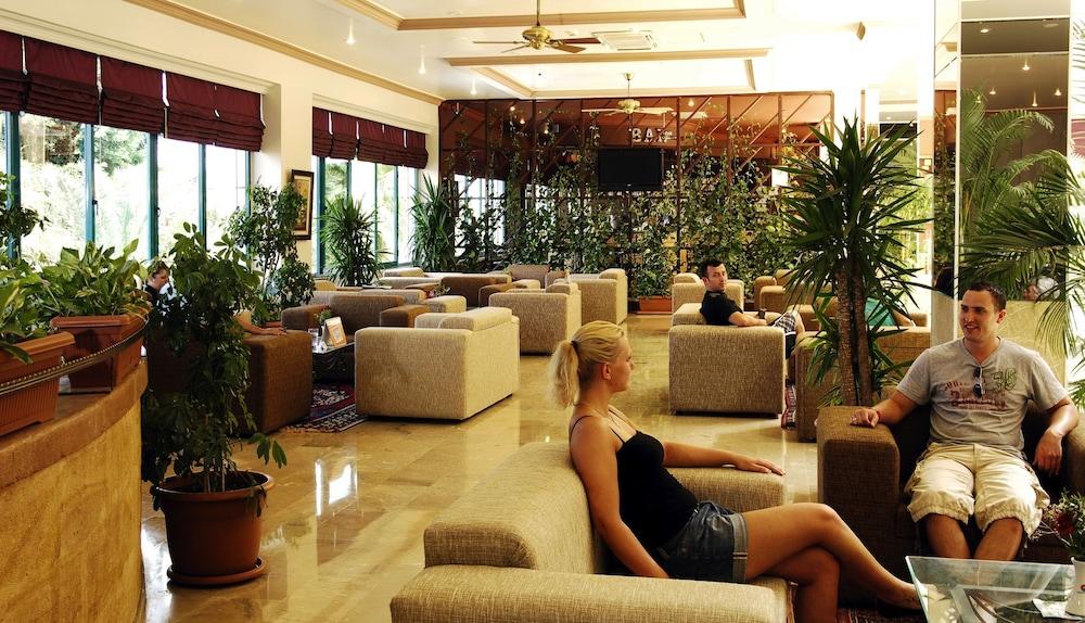 Kirbiyik Resort Hotel - All Inclusive - Lobby Sitting Area