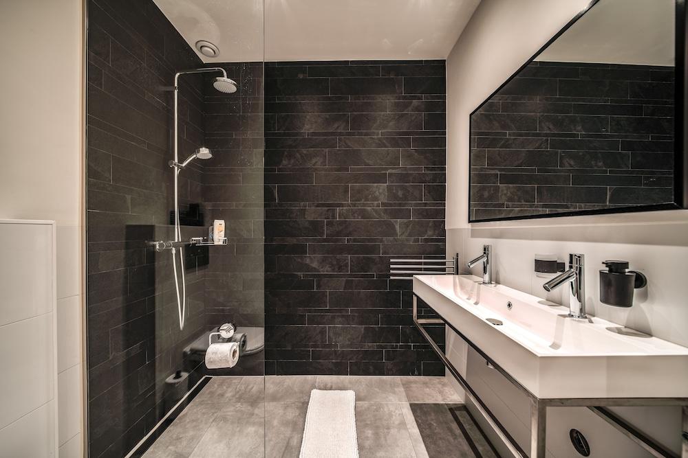 Leidse Square 5 Star Luxury Apartment - Bathroom