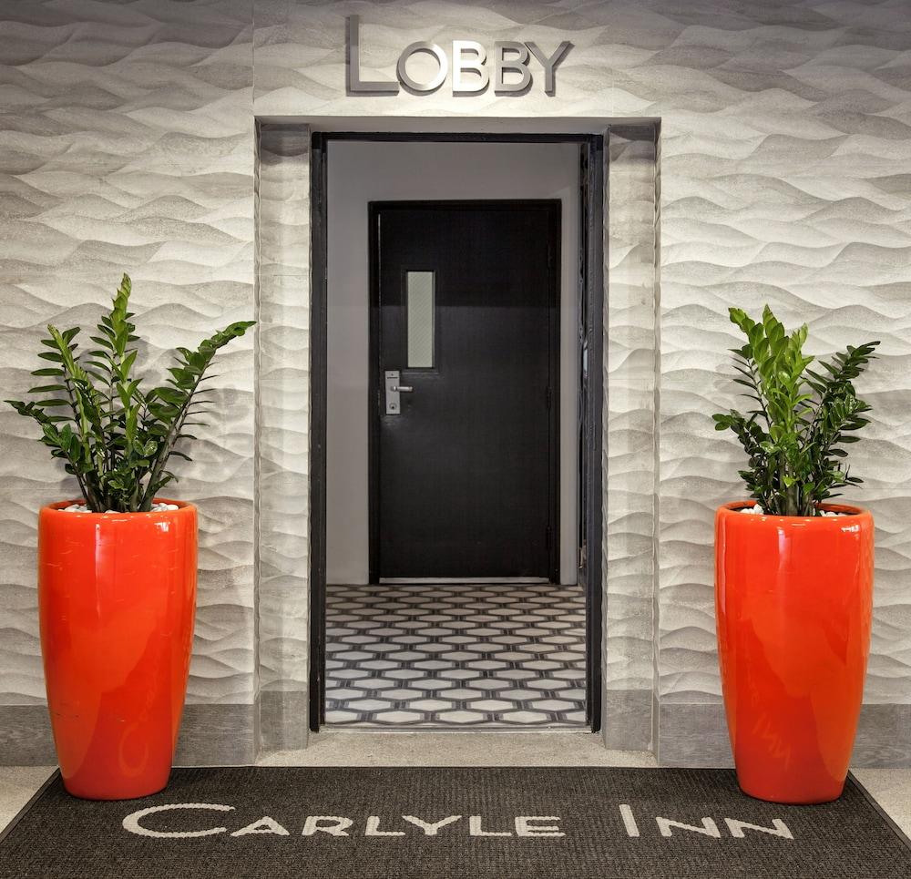 Carlyle Inn - Interior Entrance