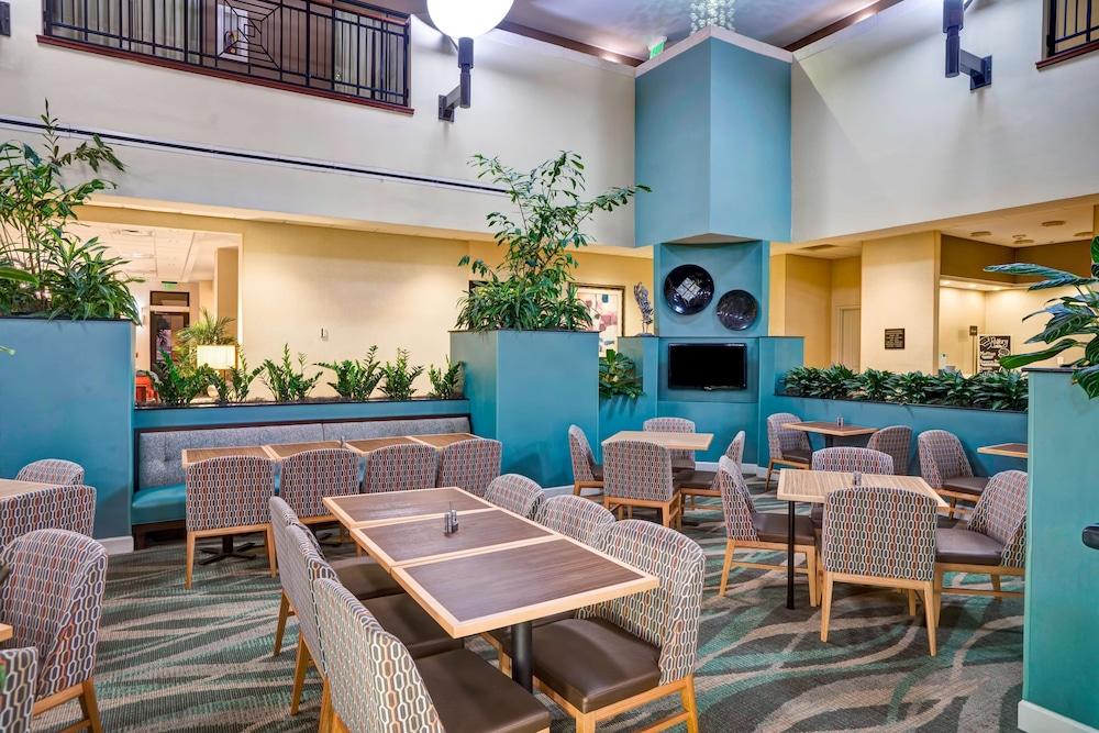 Embassy Suites by Hilton Fort Myers Estero - Lobby