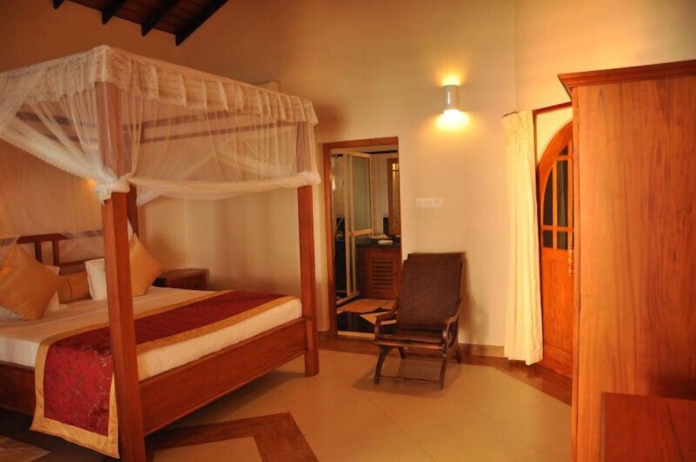 Warahena Beach Hotel - Room