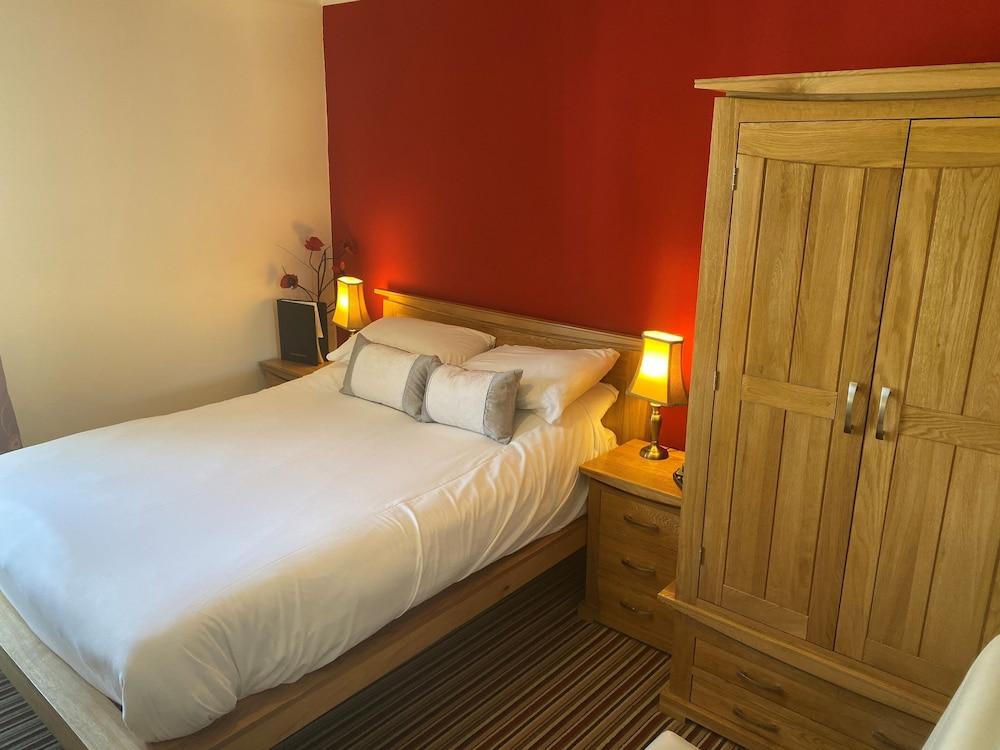 Boars Head Hotel - Room