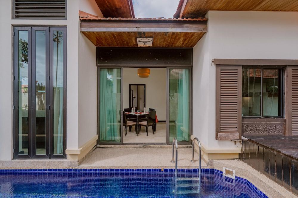 Borneo Beach Villas - Outdoor Pool