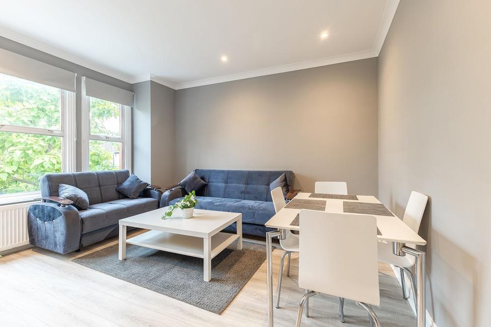 Cozy 3-bedroom Flat in Willesden Green London - Featured Image