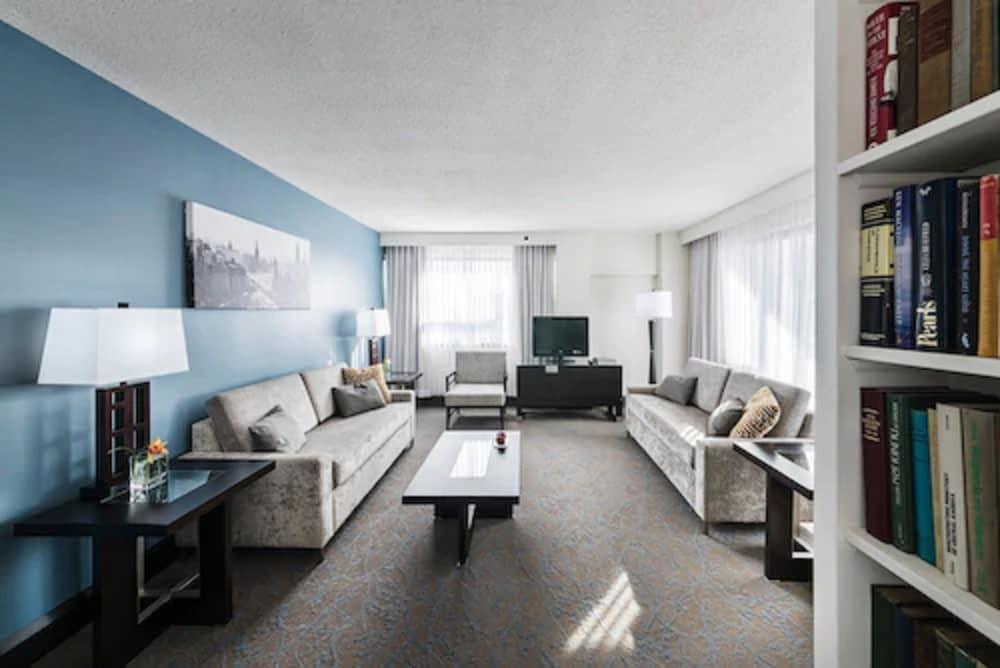 Ottawa Embassy Hotel & Suites - Featured Image