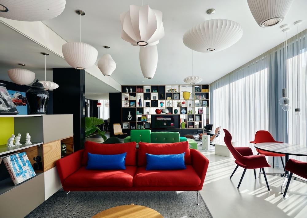 citizenM Amsterdam South - Featured Image